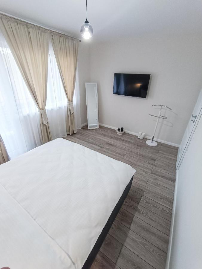 Apartment Teilor 5 *